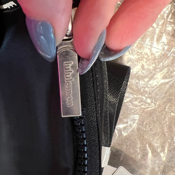 NWT Lululemon Everywhere Belt Bag Black - Picture 8 of 12